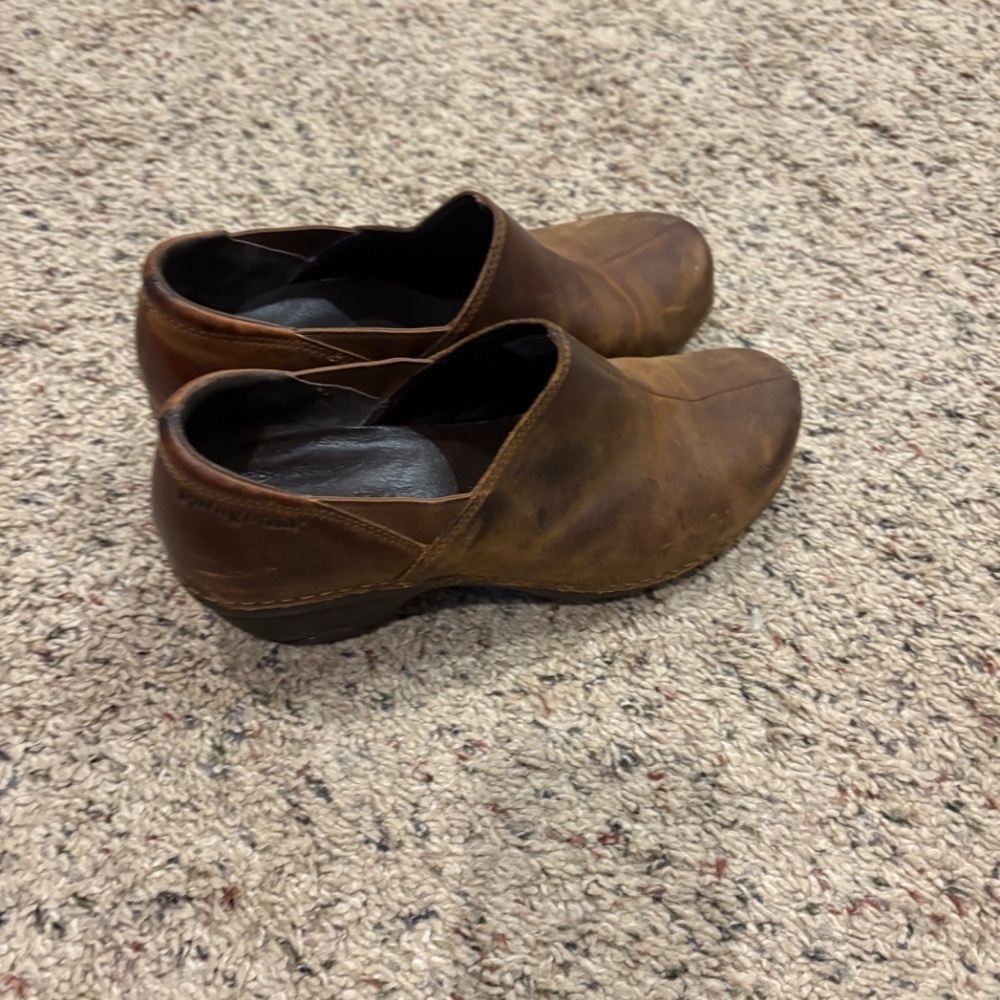 Patagonia Distressed Brown Clogs Size 8.5 - Picture 5 of 5